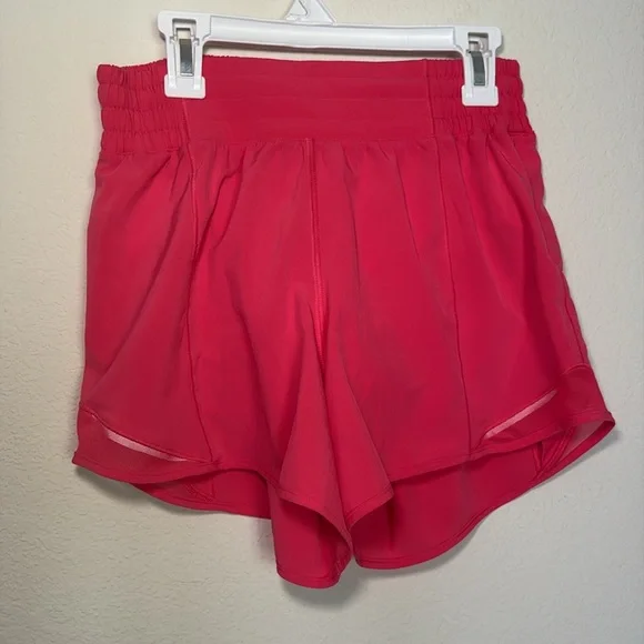 LIKE NEW Lululemon Hotty Hot High Rise Lined Short 4” lip gloss pink size 4 - Picture 5 of 7